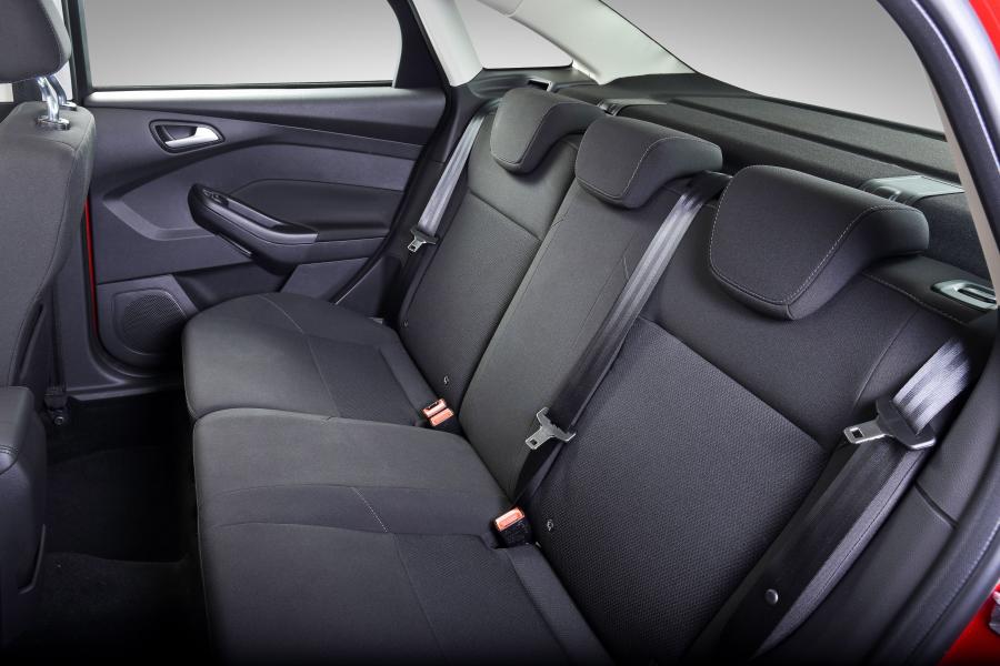  Ford Focus Sedan 2015 года  (ZA) (фото 13 из 29)